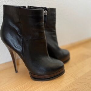 Beautiful like-new leather booties!